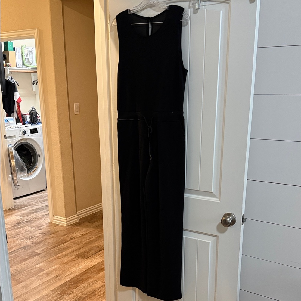 Amazon Elegant Black Sleeveless Jumpsuit